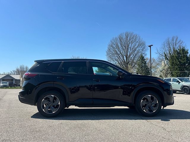 Used 2025 Nissan Rogue SV FWD image 8