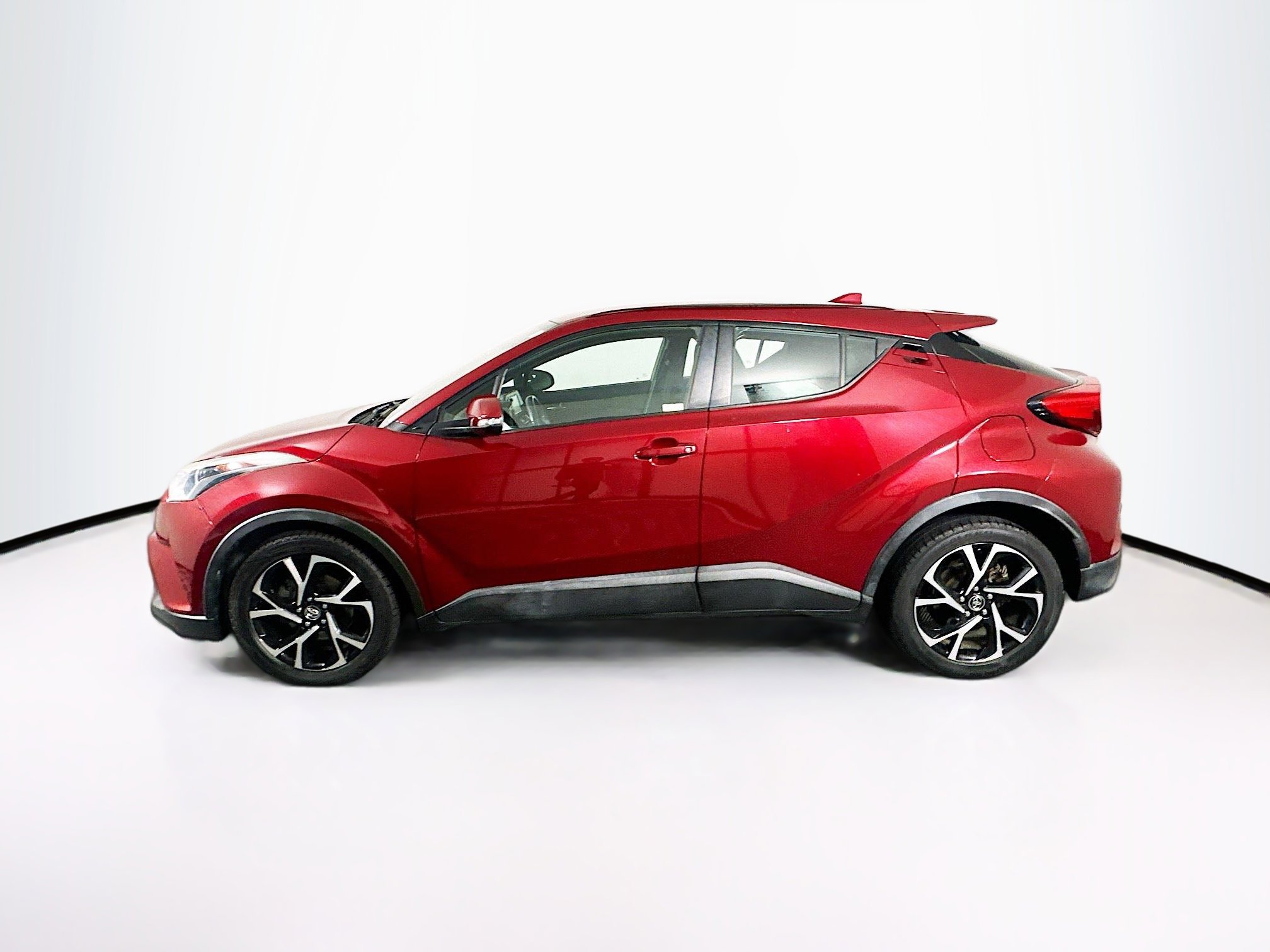 Used 2018 Toyota C-HR XLE FWD image 4