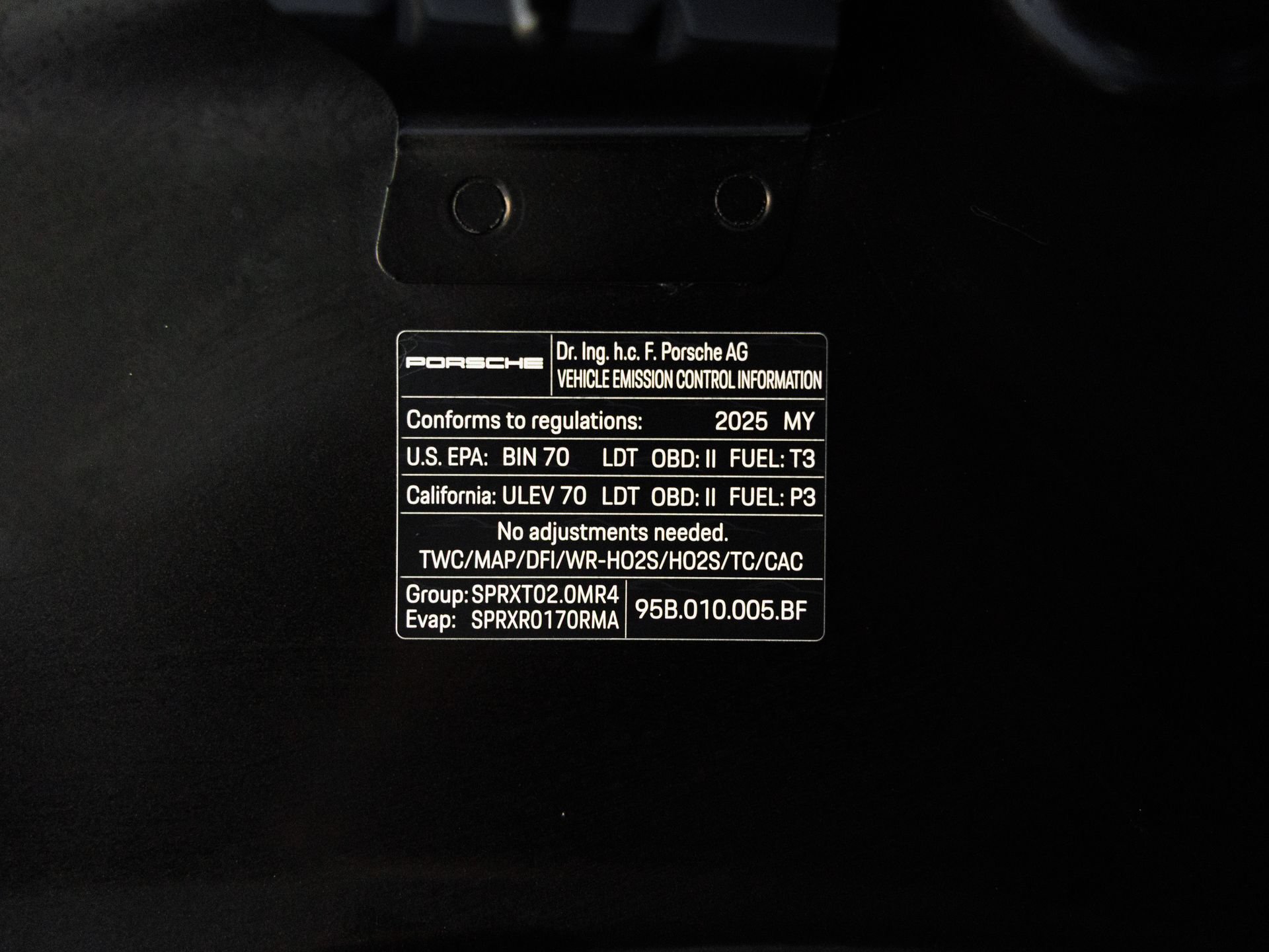 Certified 2025 Porsche Macan AWD/4WD image 44