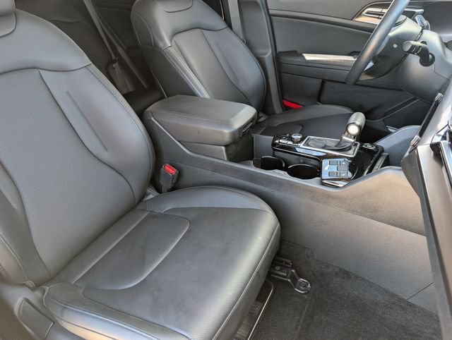 Used 2025 Kia Sportage EX FWD image 22