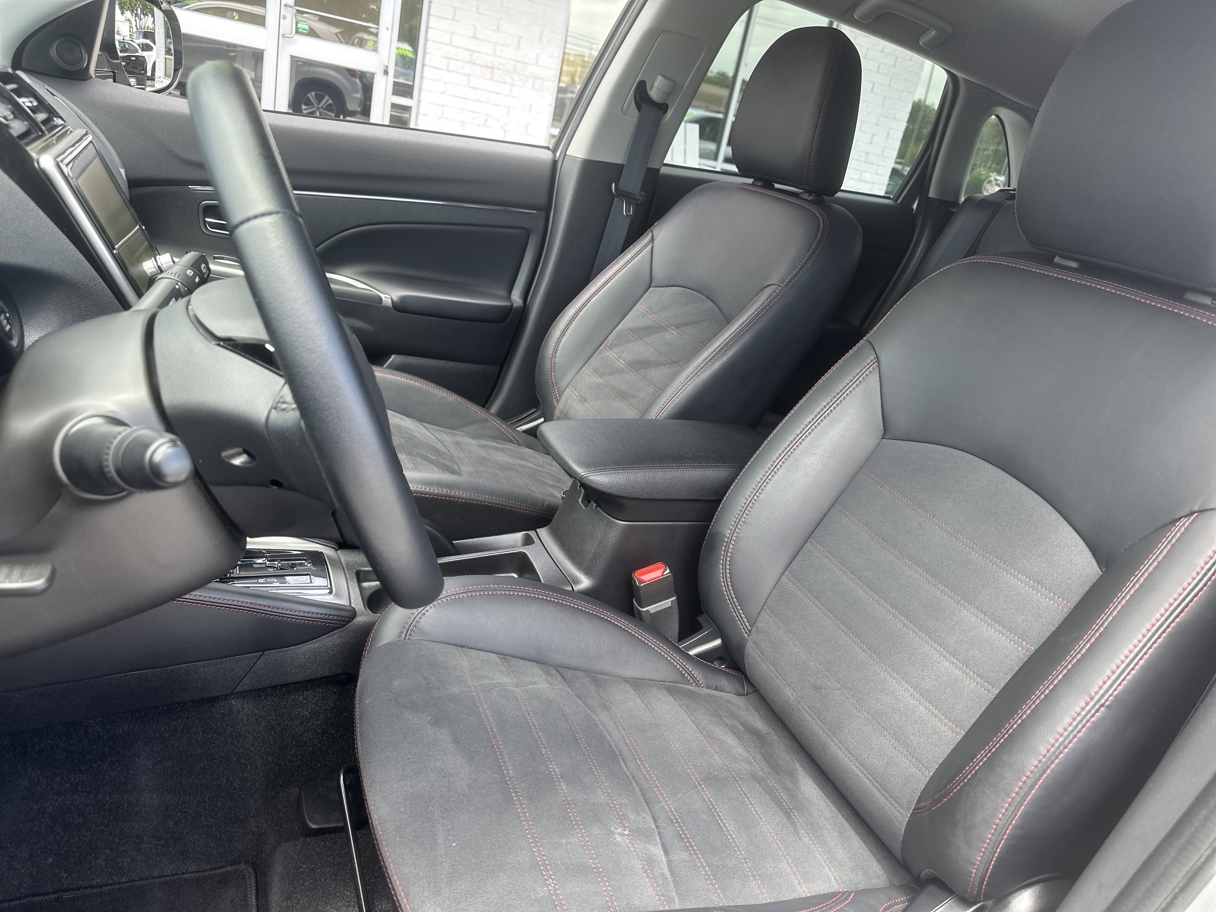 Used 2022 Mitsubishi Outlander Sport SE FWD image 11