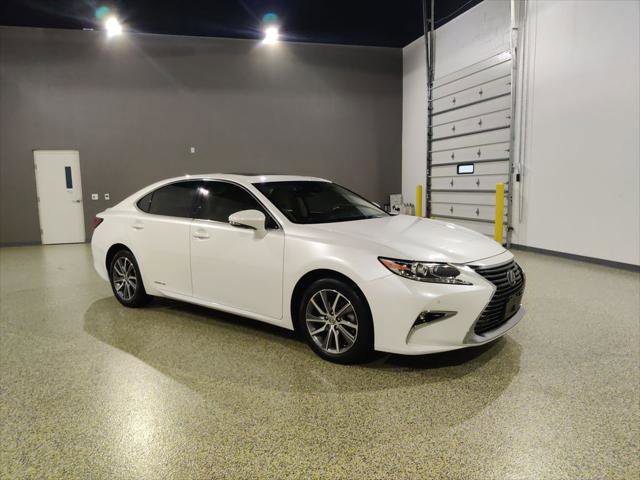 Used 2017 Lexus ES 300h w/ Luxury Package