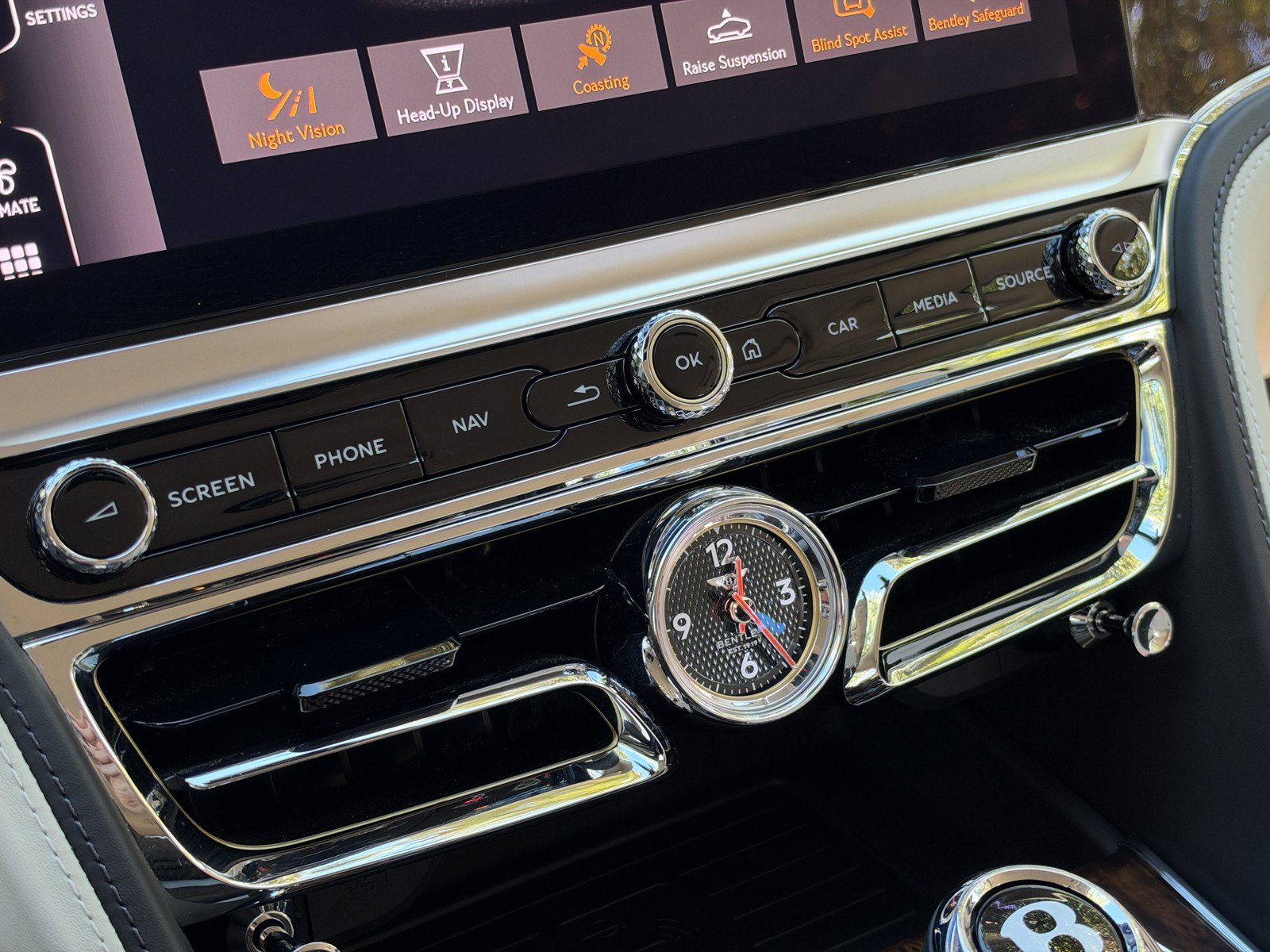 Certified 2023 Bentley Flying Spur V8 AWD/4WD image 25