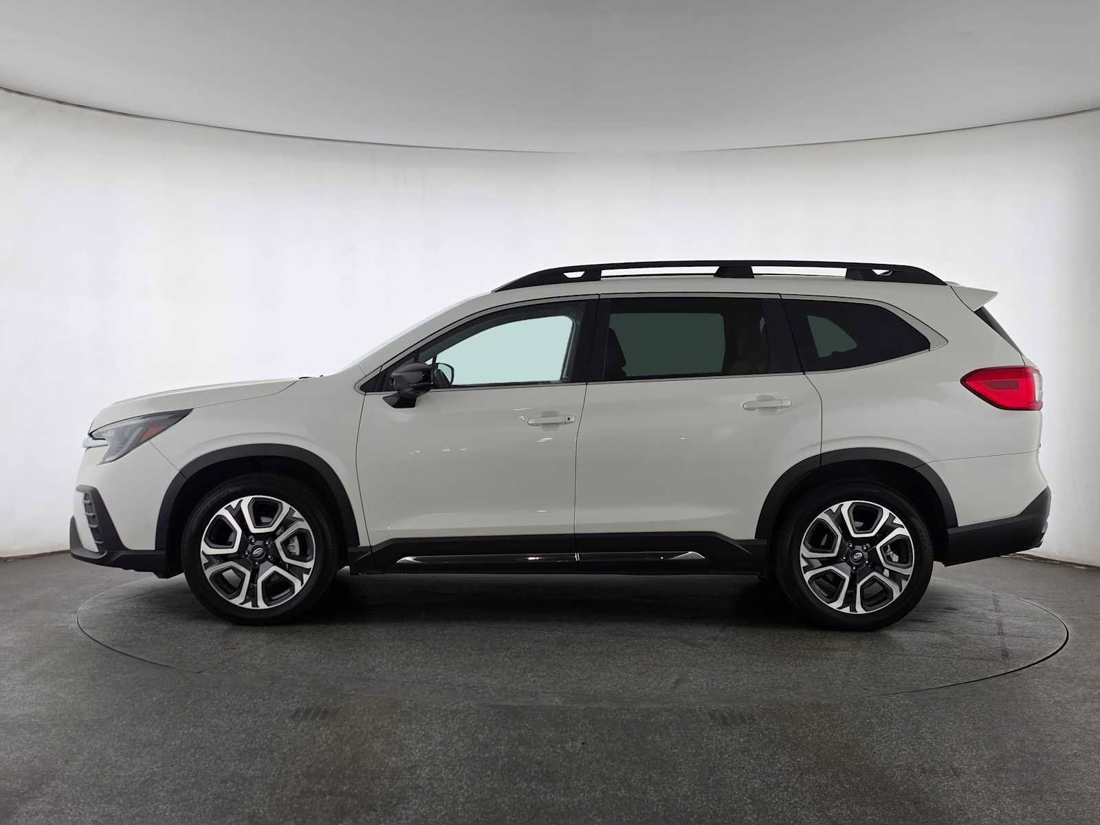 Used 2024 Subaru Ascent Limited w/ Technology Package AWD/4WD image 6