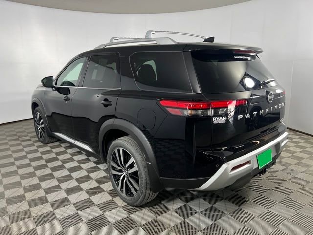 Used 2024 Nissan Pathfinder Platinum image 9