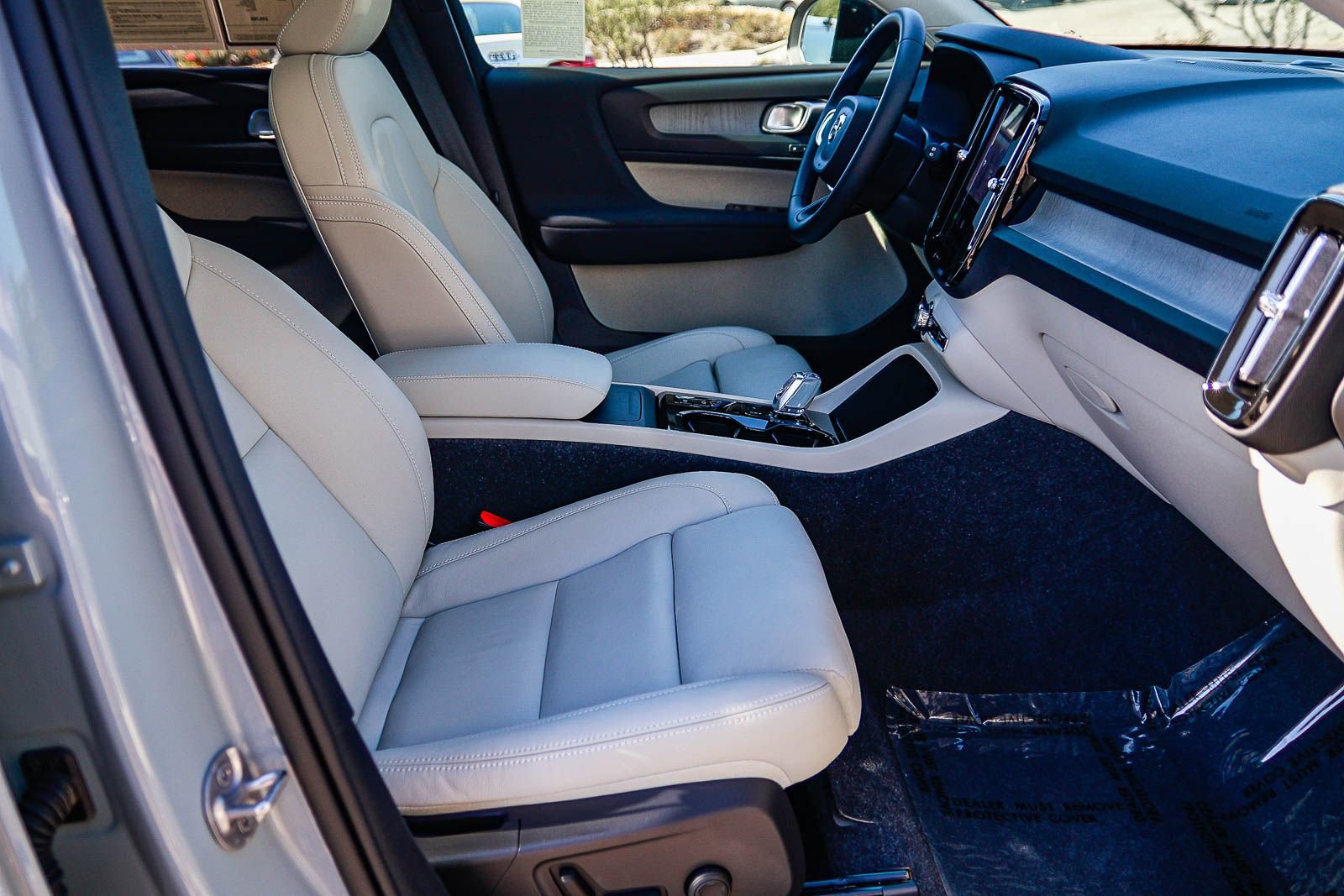 Certified 2026 Volvo XC40 B5 Ultra w/ Climate Package image 18