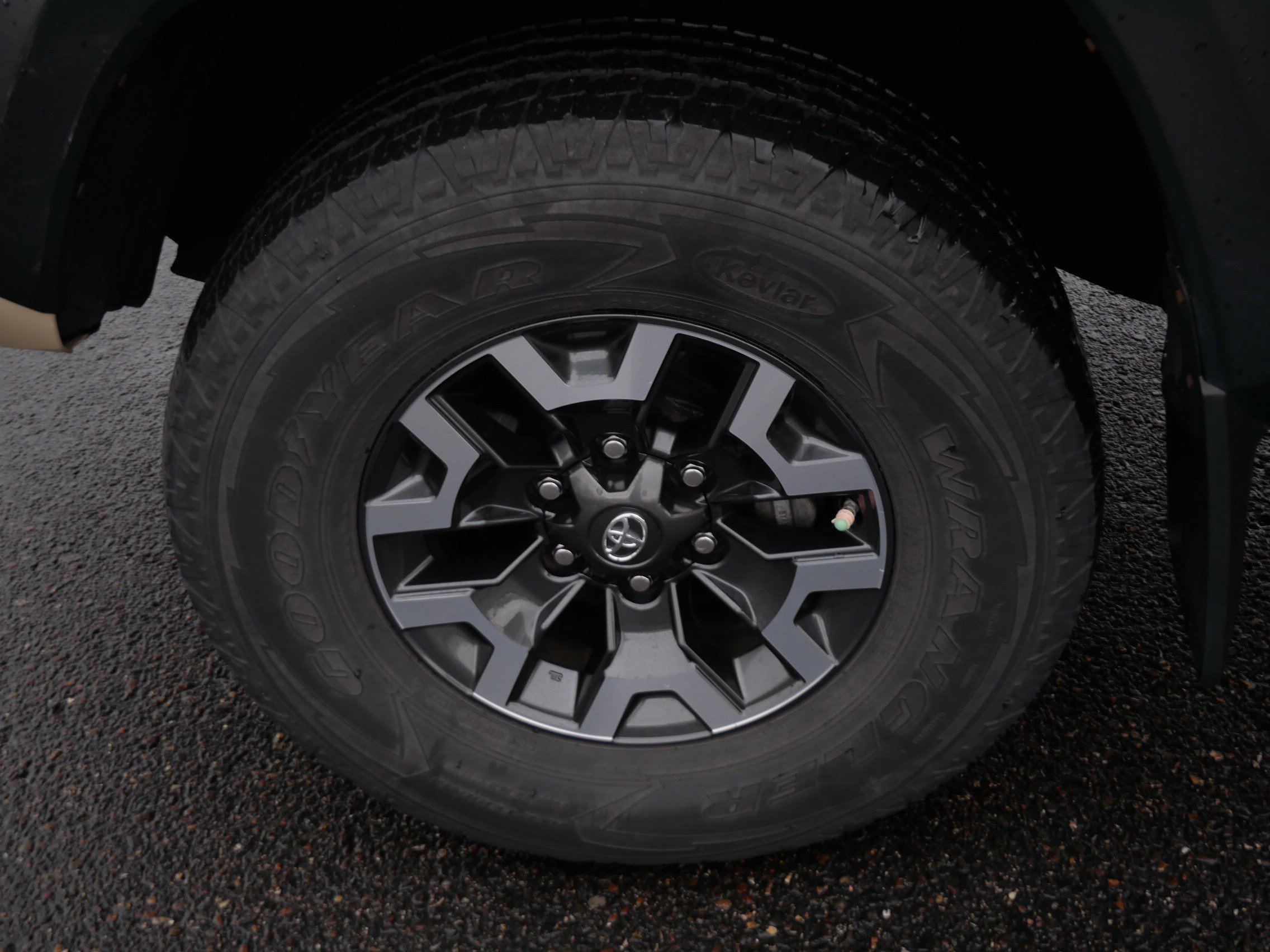 Used 2017 Toyota Tacoma TRD Off-Road w/ Tow Package (A/T) image 15