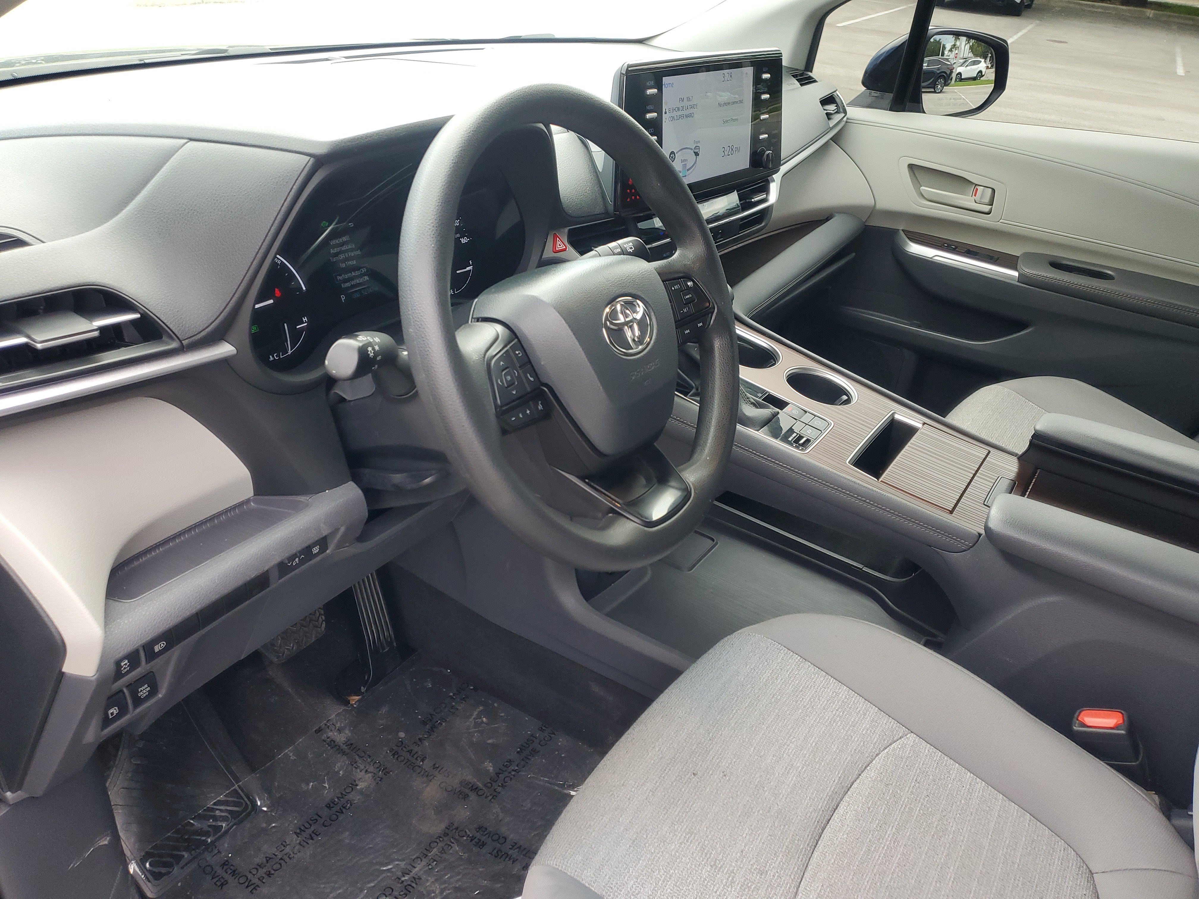 Used 2024 Toyota Sienna LE AWD/4WD image 16