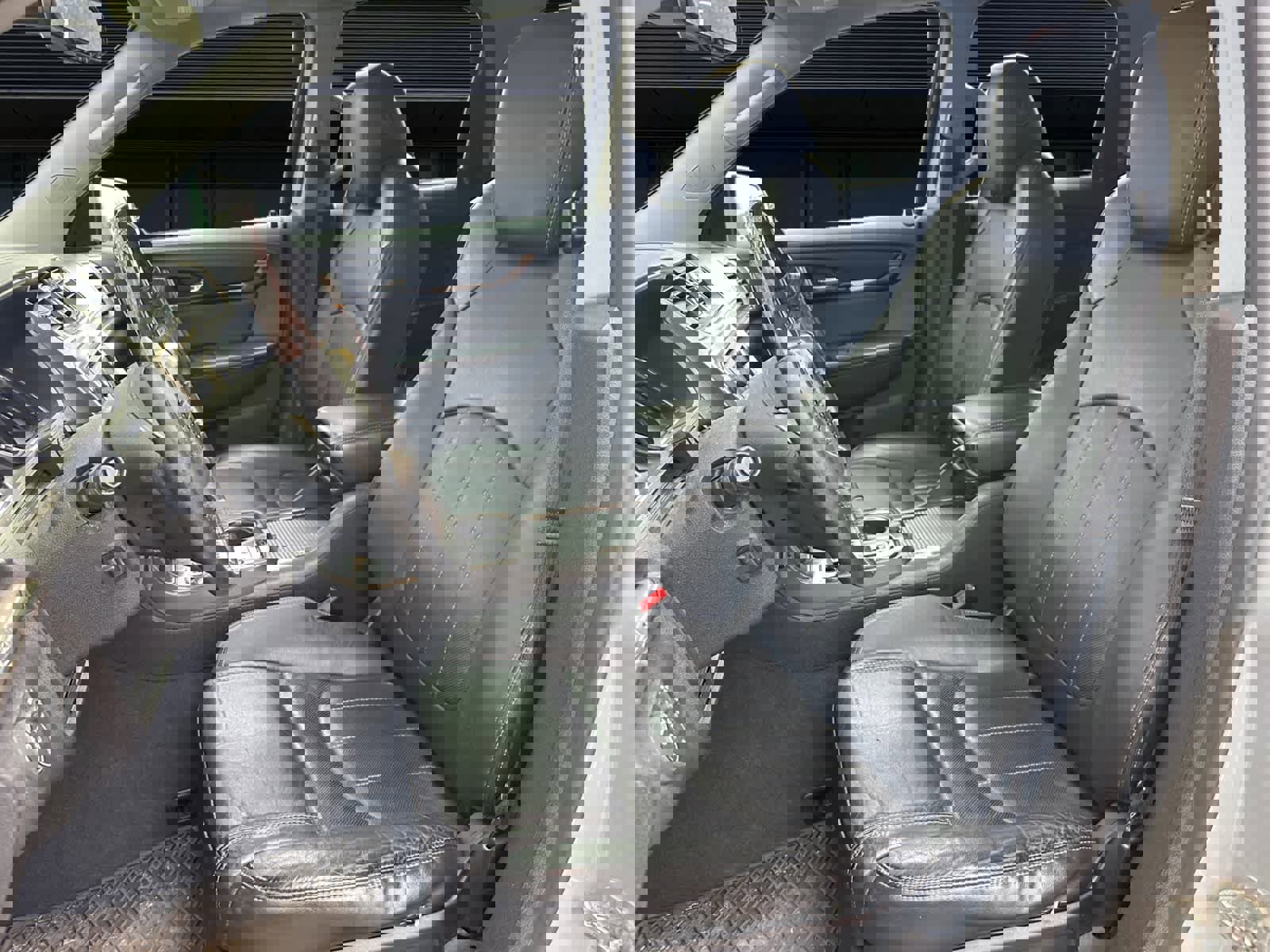 Used 2016 GMC Acadia Denali image 2