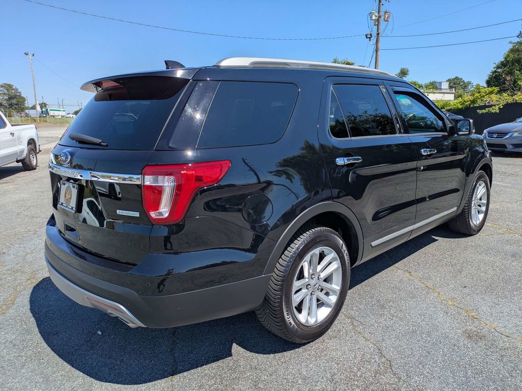 Used 2017 Ford Explorer XLT w/ Equipment Group 202A FWD image 5