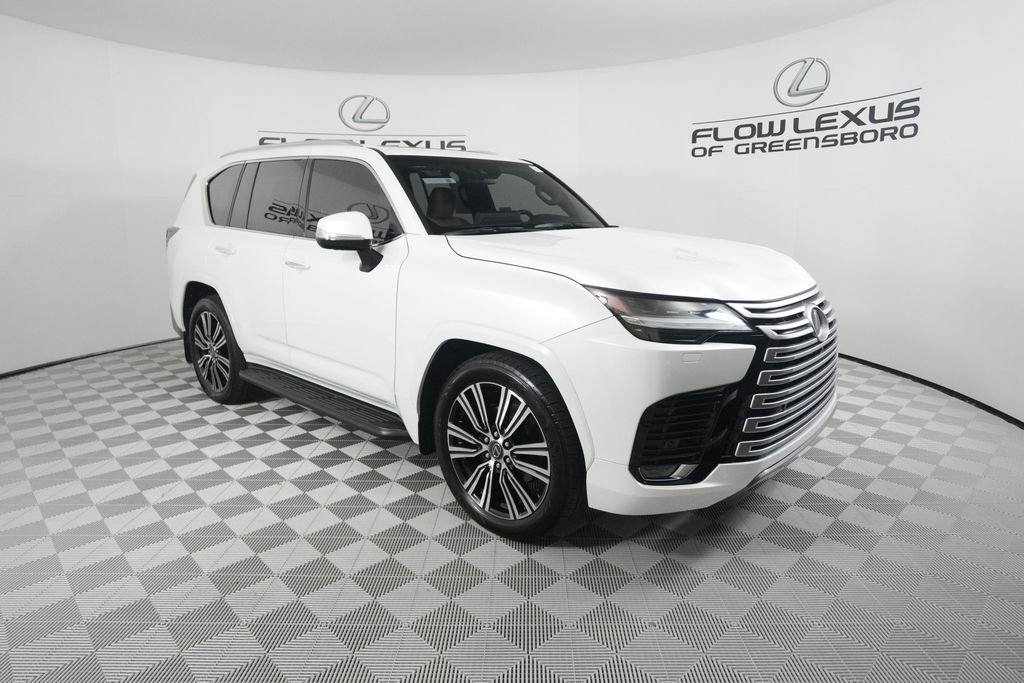 Used 2024 Lexus LX 600 4WD w/ Luxury Package image 3