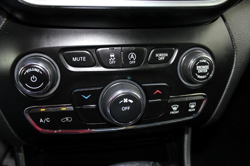 Used 2021 Jeep Cherokee Latitude Plus image 33