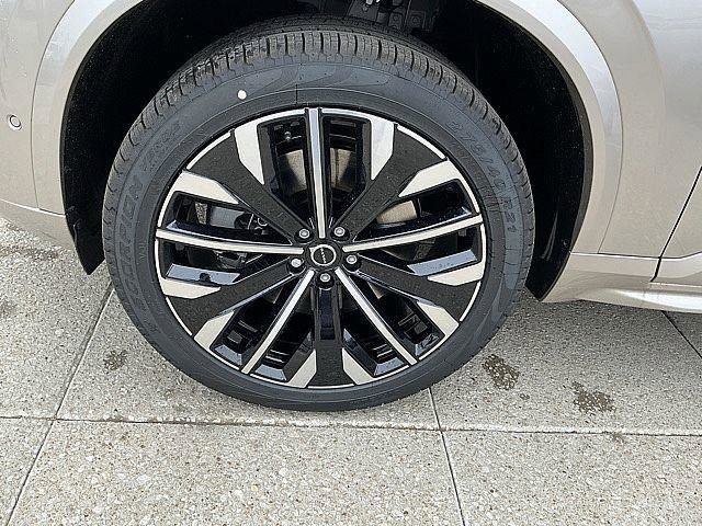 New 2026 Volvo XC90 T8 Plus w/ Protection Package Premier AWD/4WD image 12