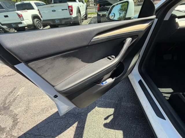 Used 2023 Tesla Model Y Long Range AWD/4WD image 18