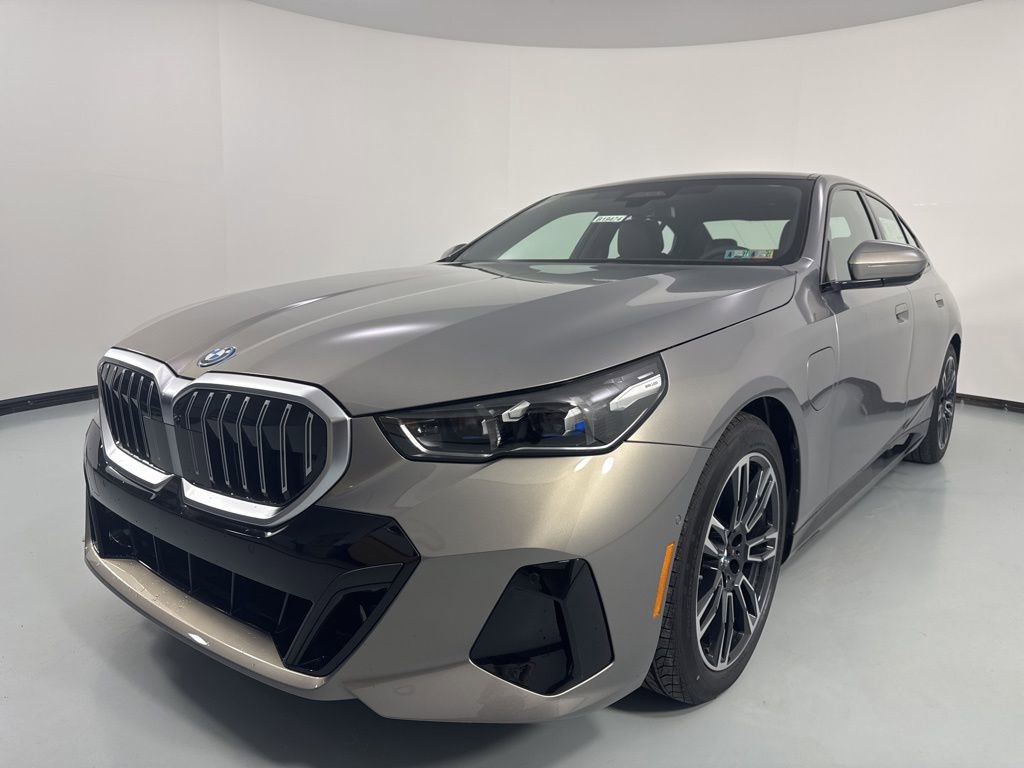 New 2027 BMW 550e xDrive AWD/4WD image 3