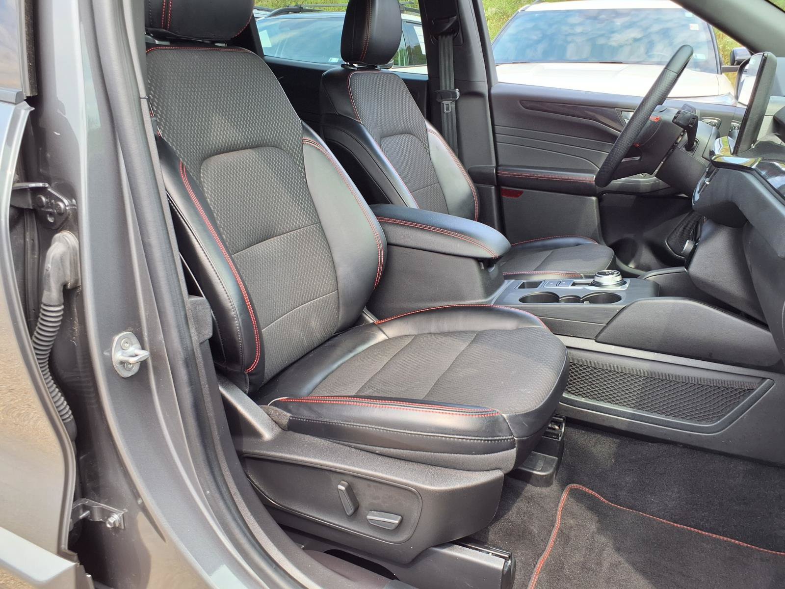 Used 2023 Ford Escape ST-Line Select w/ Tech Pack #2 AWD/4WD image 8