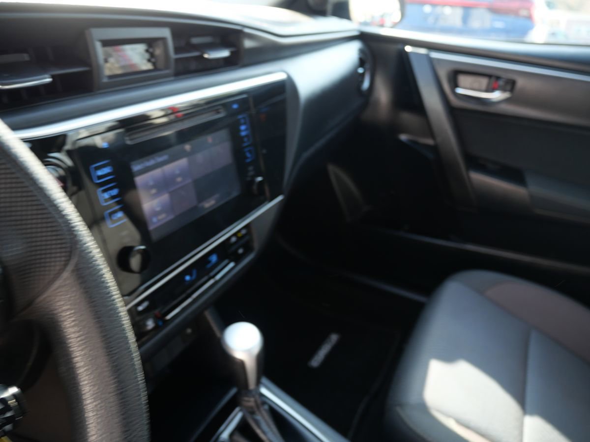 Used 2018 Toyota Corolla LE w/ Carpet Mat Package (TMS) image 13