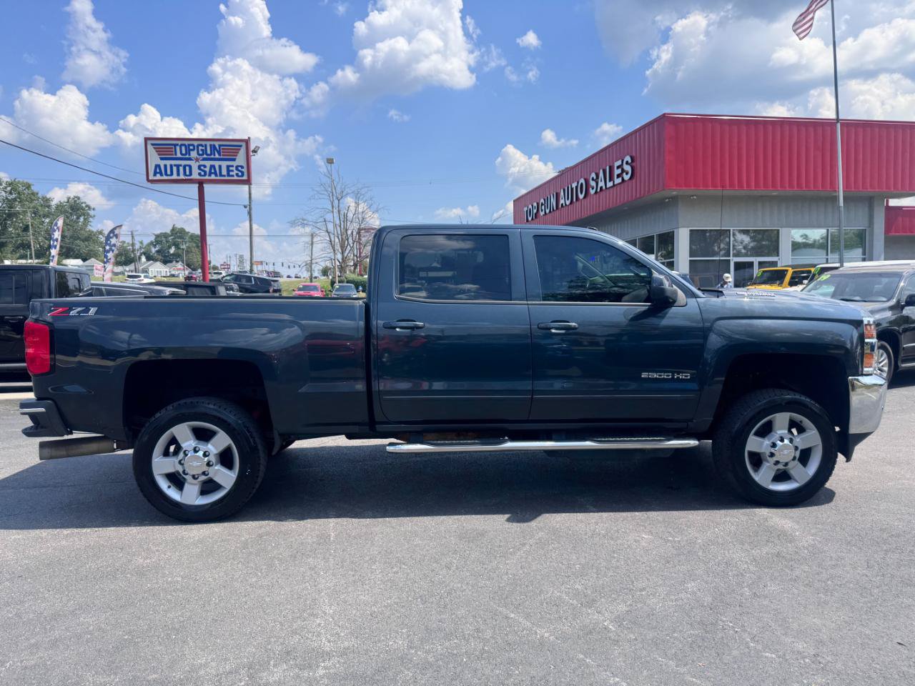 Used 2019 Chevrolet Silverado 2500 LT w/ LT Convenience Package AWD/4WD image 2