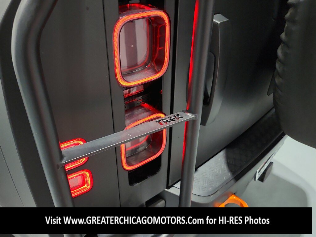 Used 2023 Land Rover Defender 130 SE AWD/4WD image 20