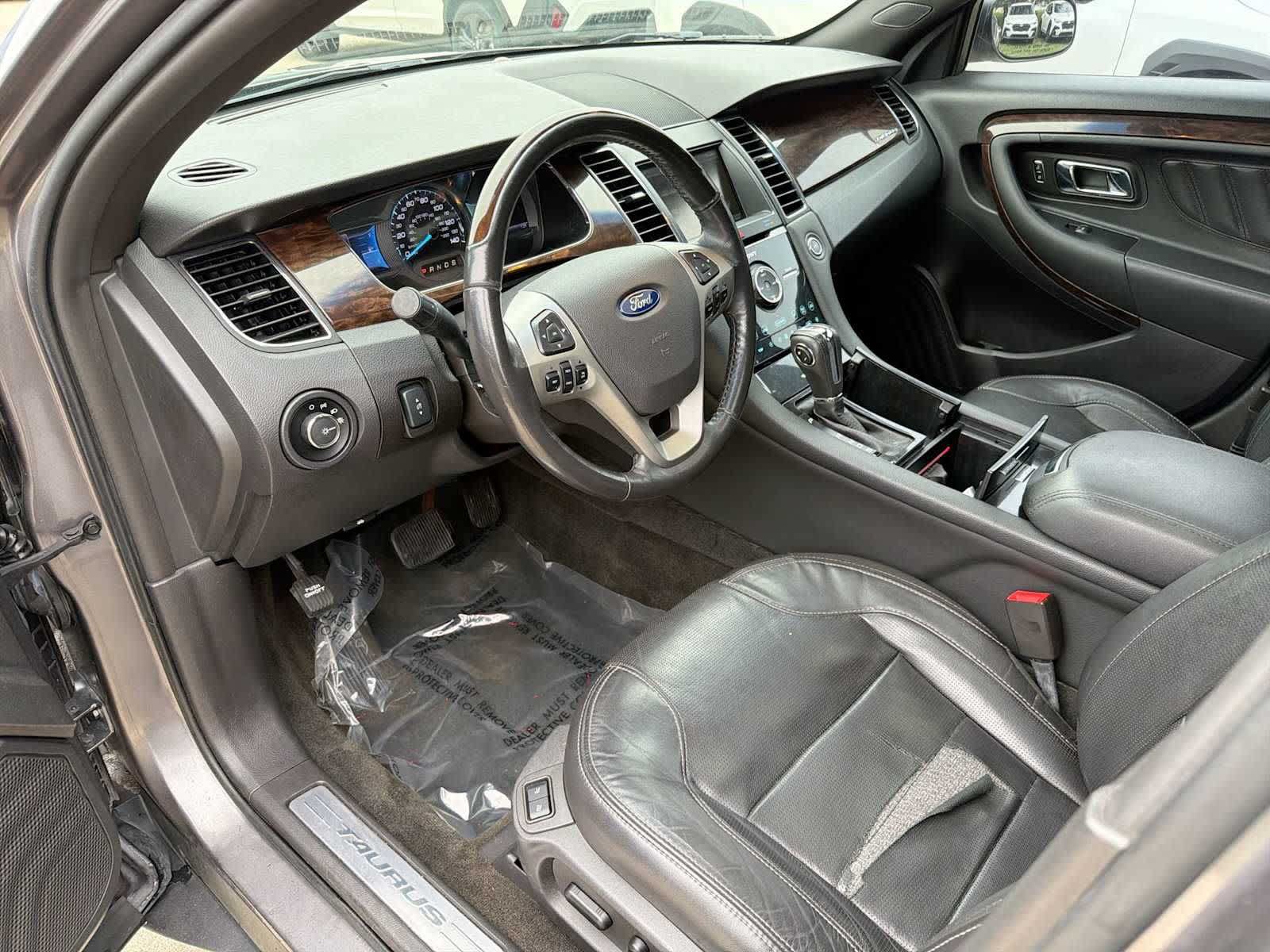 Used 2013 Ford Taurus Limited FWD image 2