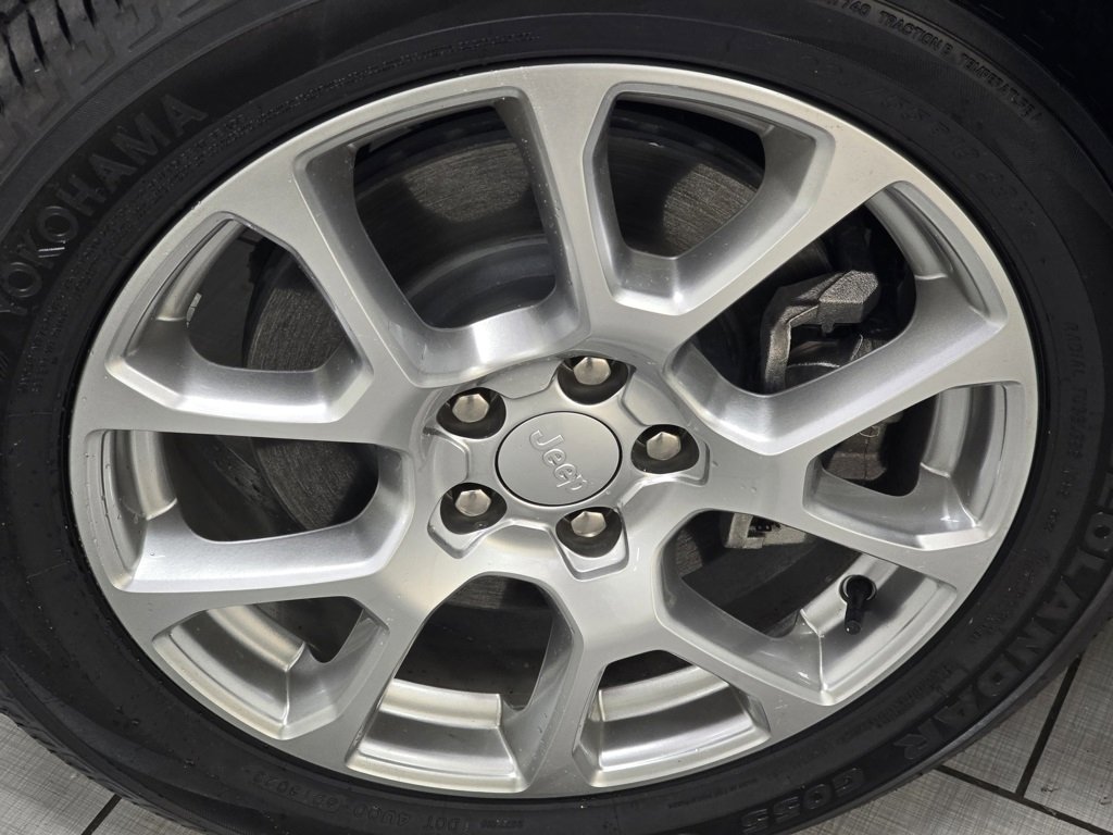 Used 2024 Jeep Compass Latitude image 9