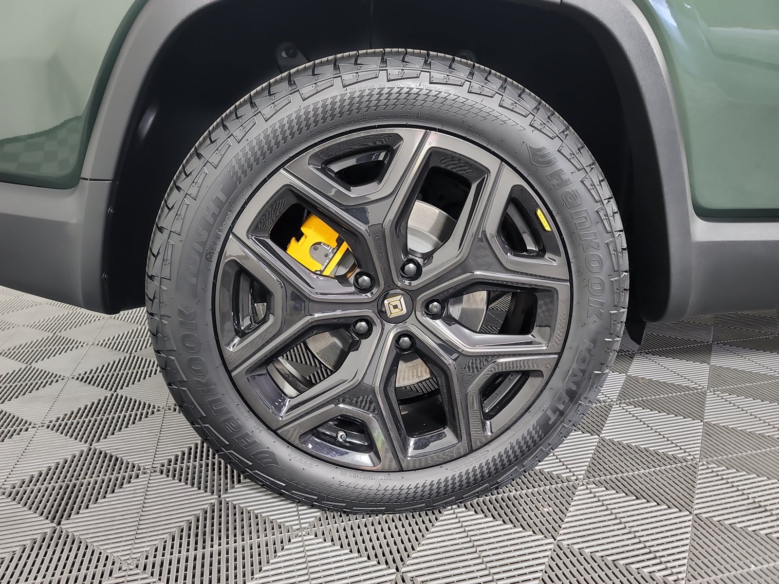 Used 2022 Rivian R1S Launch Edition Quad AWD/4WD image 12