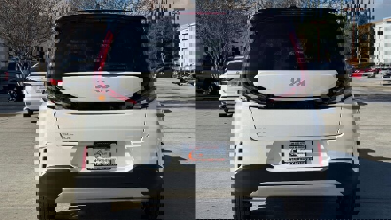 Used 2025 Kia Soul LX w/ LX Technology Package image 9