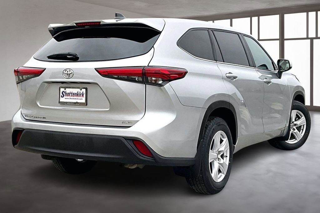 Used 2023 Toyota Highlander L image 6