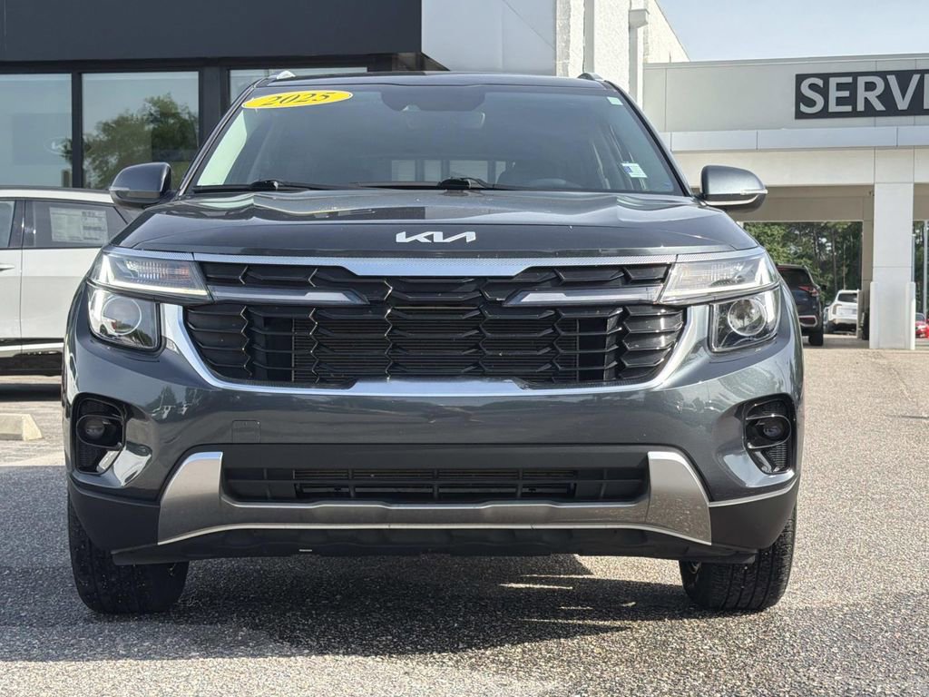Used 2025 Kia Seltos EX FWD image 2