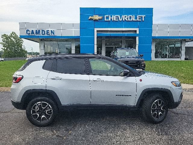 Used 2025 Jeep Compass Trailhawk AWD/4WD image 18
