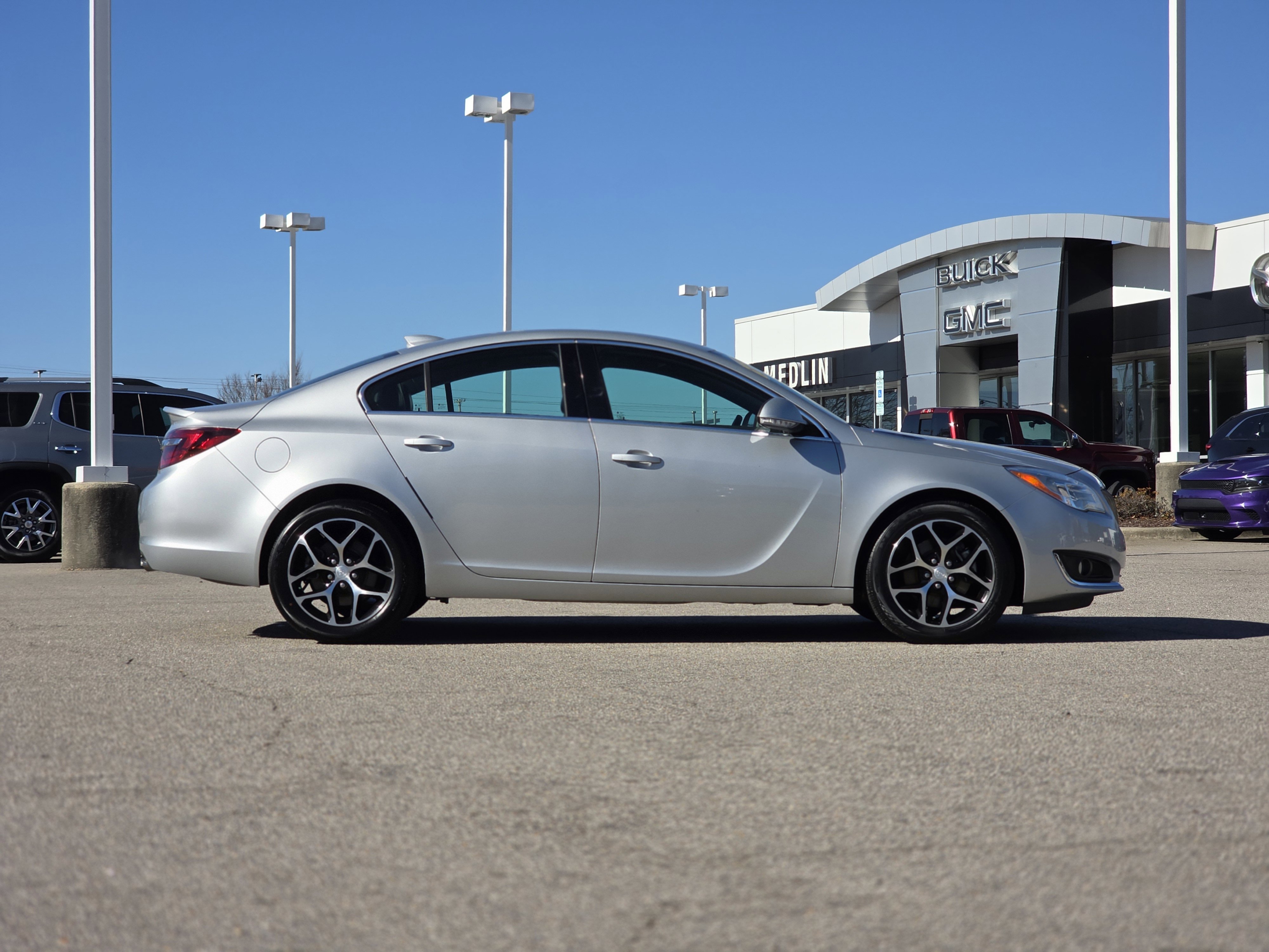 Used 2017 Buick Regal Sport Touring image 8