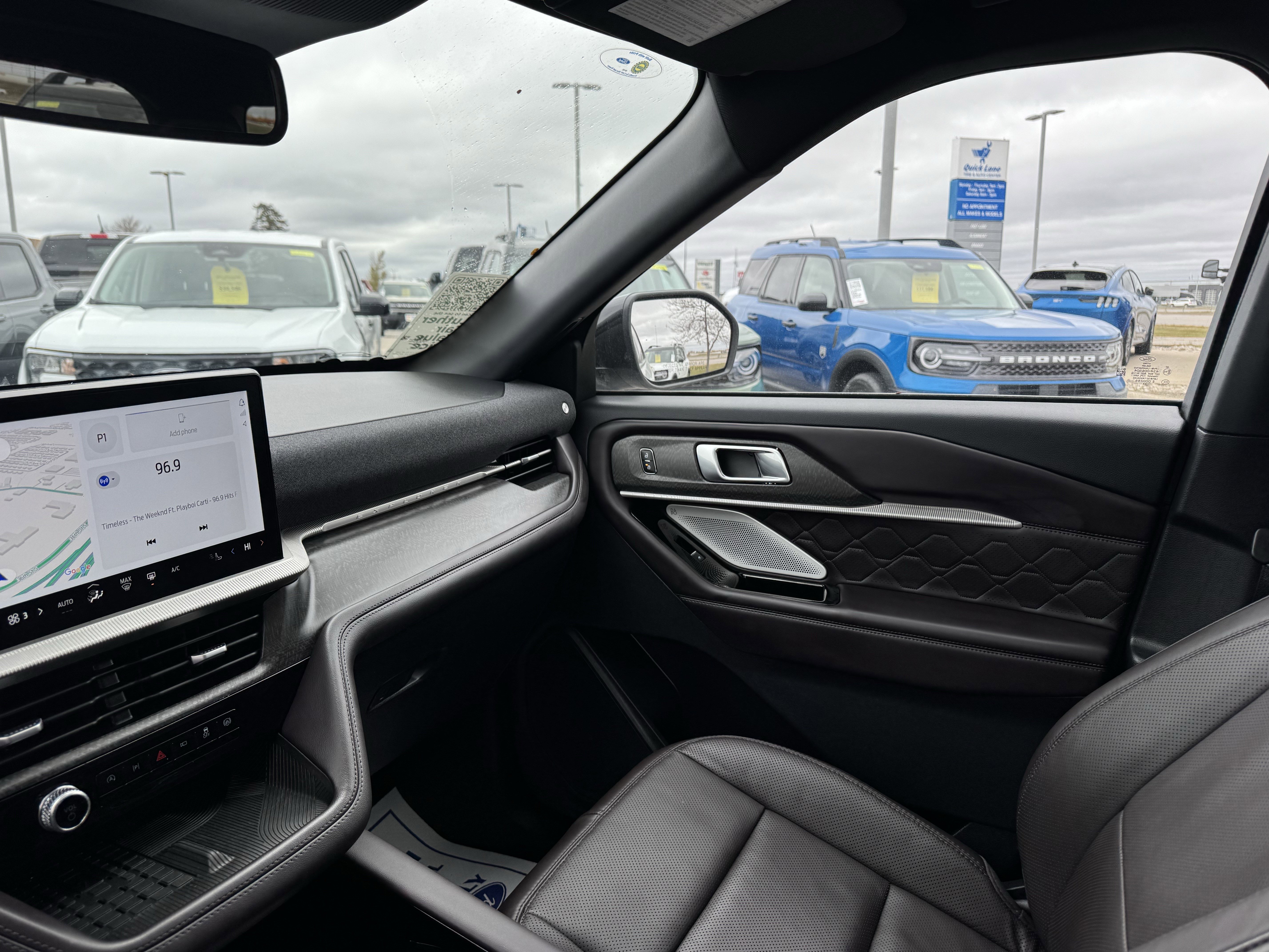 Certified 2025 Ford Explorer Platinum w/ LUX Leather Package image 11