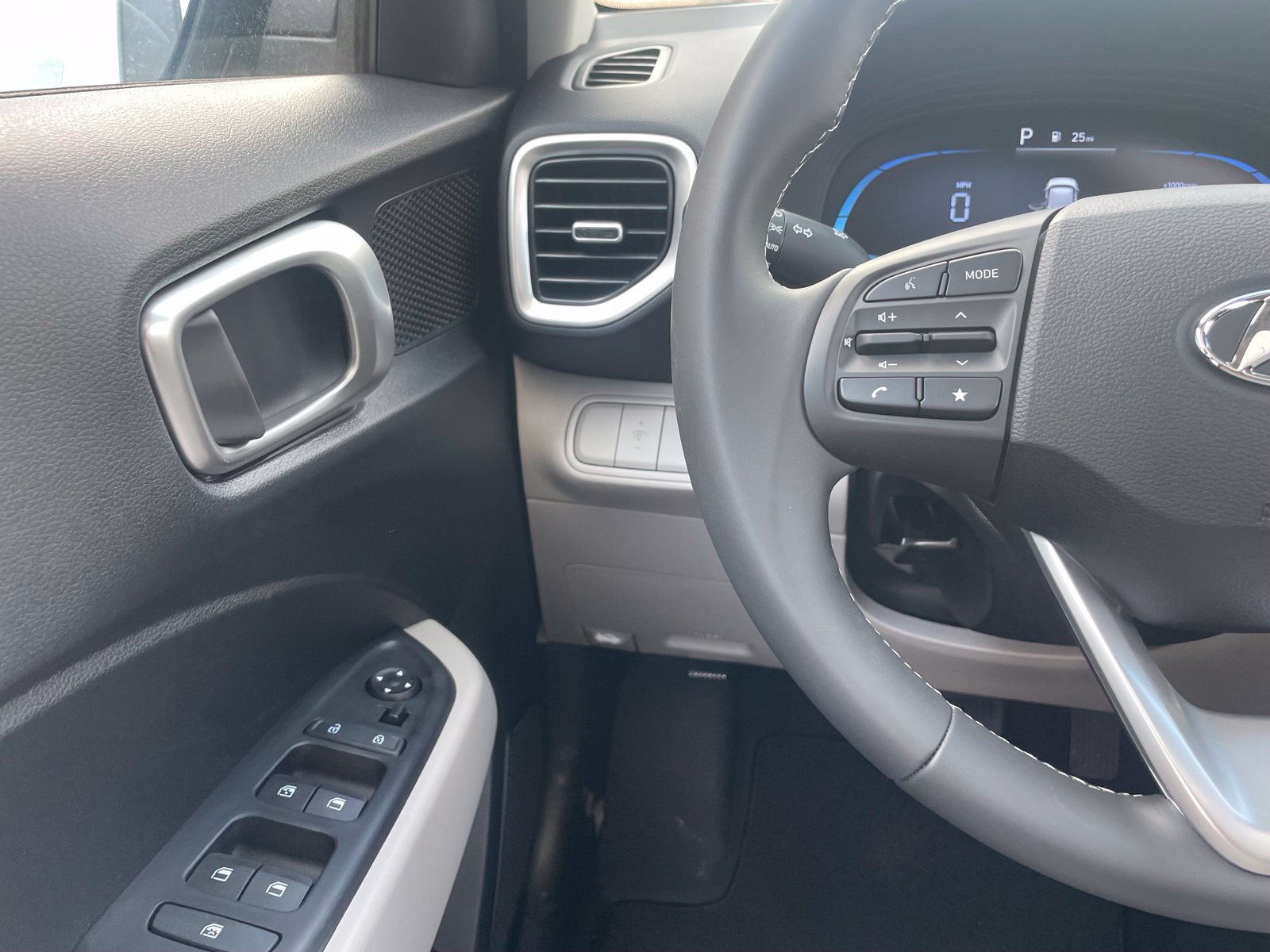 New 2026 Hyundai Venue SEL FWD image 18