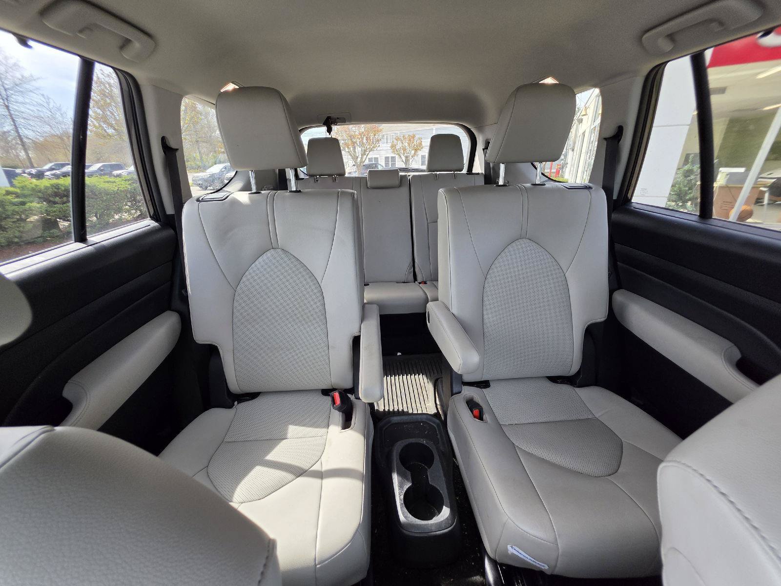 Used 2024 Toyota Grand Highlander AWD image 26