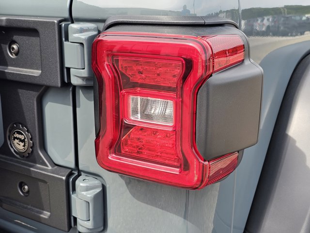 New 2025 Jeep Wrangler Unlimited Rubicon w/ XTREMEE 35" Tire Package image 10