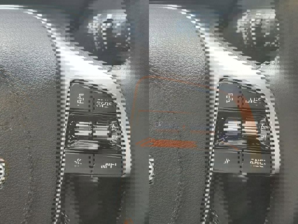 Used 2019 Kia Sorento LX w/ LX Convenience Package image 17