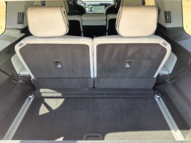 Used 2025 Rivian R1S Adventure AWD/4WD image 25