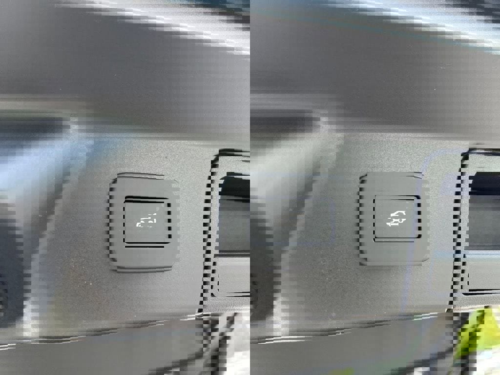 New 2026 Land Rover Range Rover Velar Dynamic SE image 32