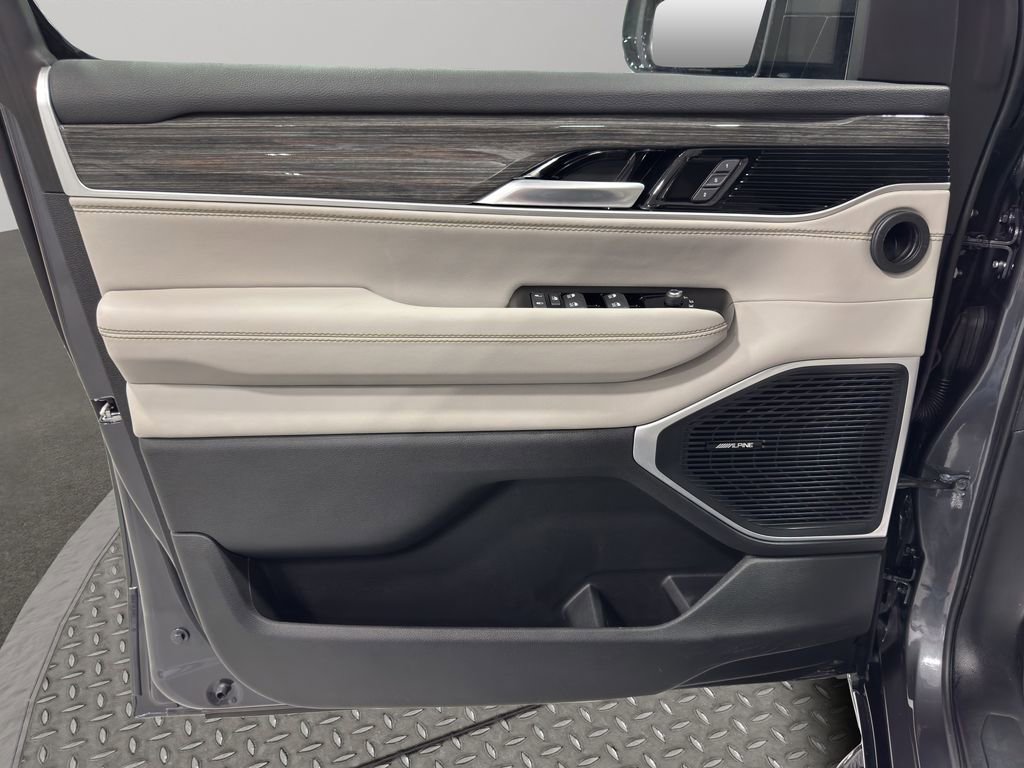 Used 2022 Jeep Wagoneer Series II image 32