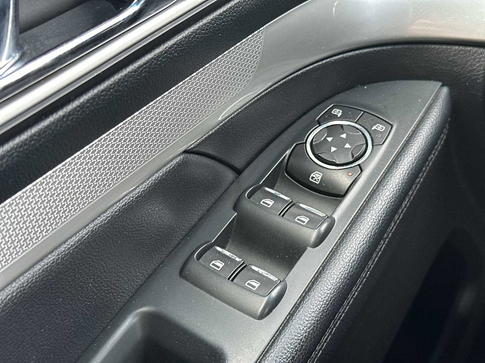 Used 2016 Ford Explorer XLT image 15