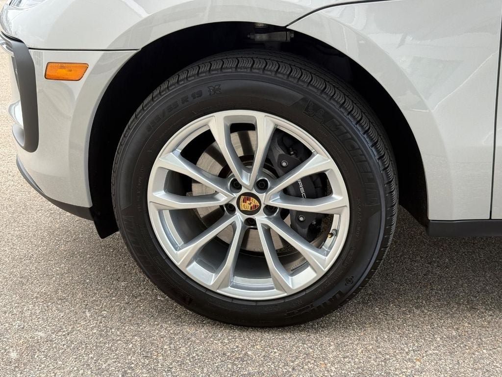 Used 2025 Porsche Macan AWD/4WD image 10
