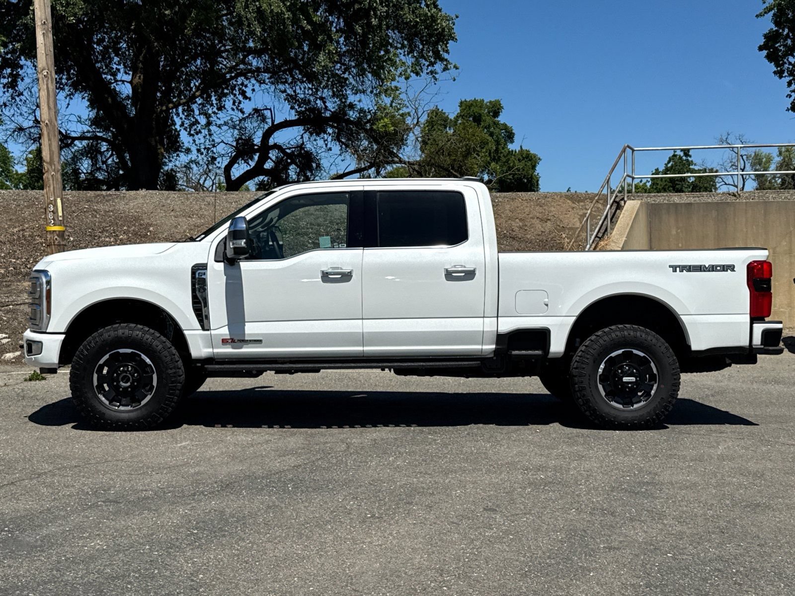 New 2026 Ford F250 Platinum w/ Platinum Plus Package AWD/4WD image 6