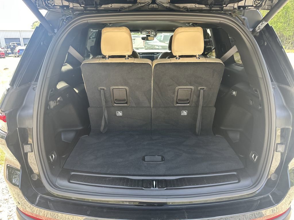 Used 2023 Jeep Grand Cherokee L Limited w/ Black Appearance Package image 19