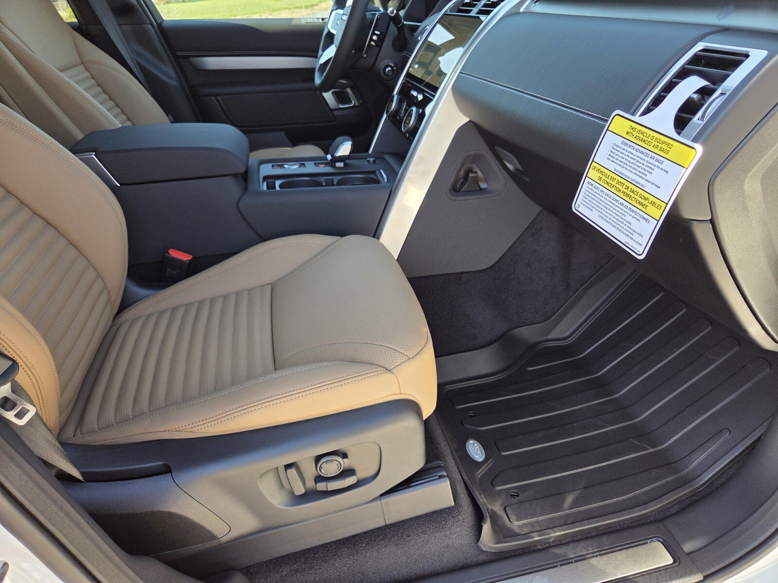 Used 2026 Land Rover Discovery Limited Edition image 3