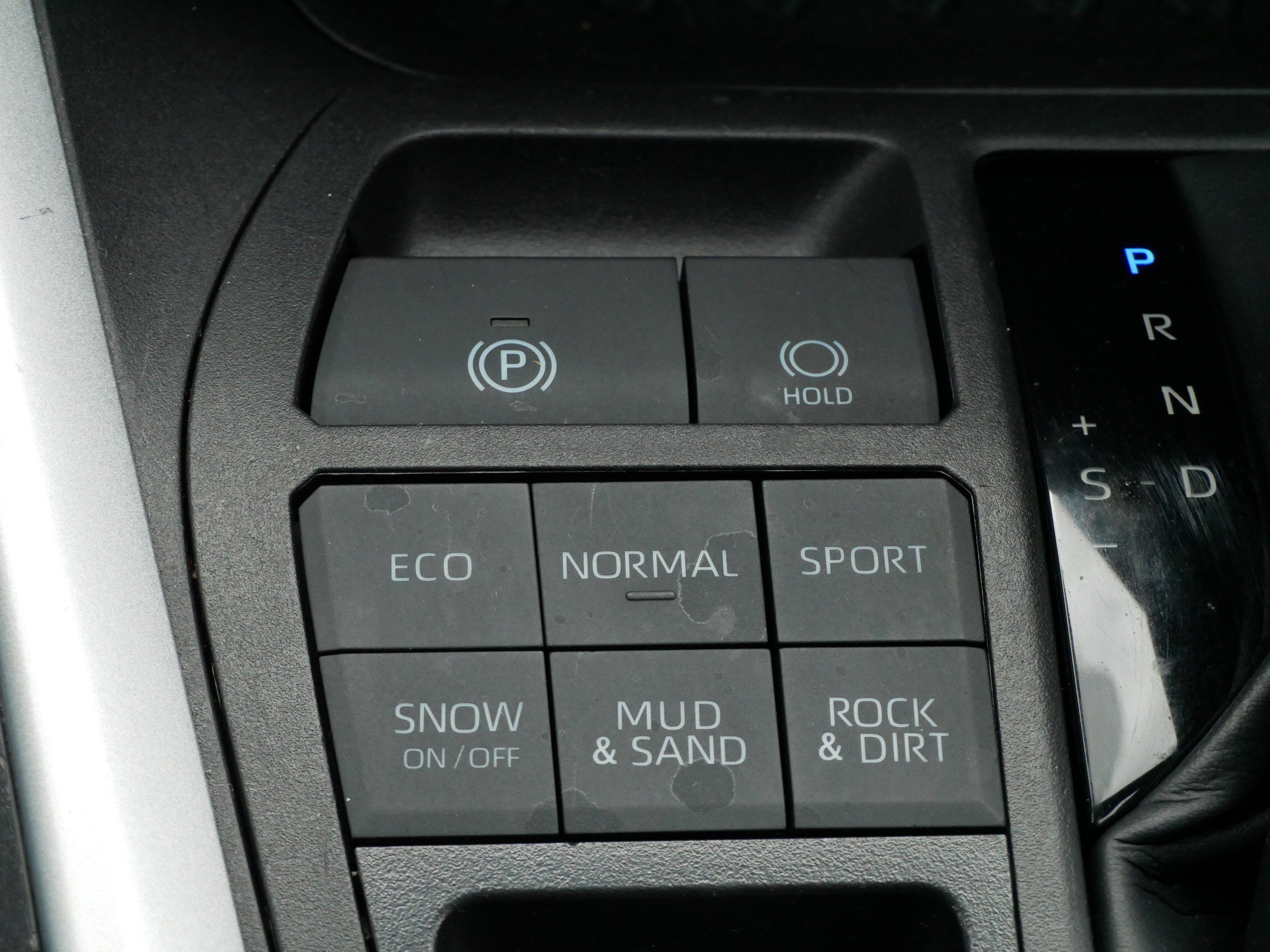Used 2024 Toyota RAV4 LE AWD/4WD image 29