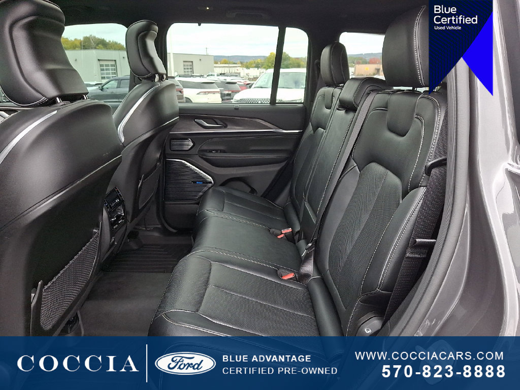 Used 2022 Jeep Grand Cherokee Overland AWD/4WD image 10