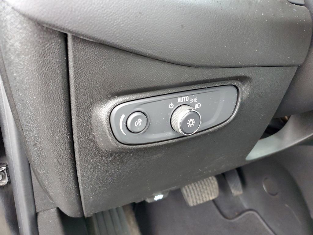 Used 2020 Chevrolet Equinox LS FWD image 13