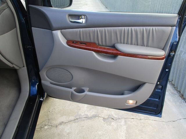 Used 2004 Toyota Sienna XLE AWD/4WD image 14