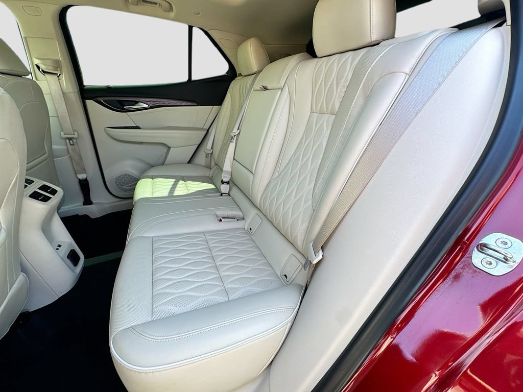 Used 2021 Buick Envision Avenir FWD image 30
