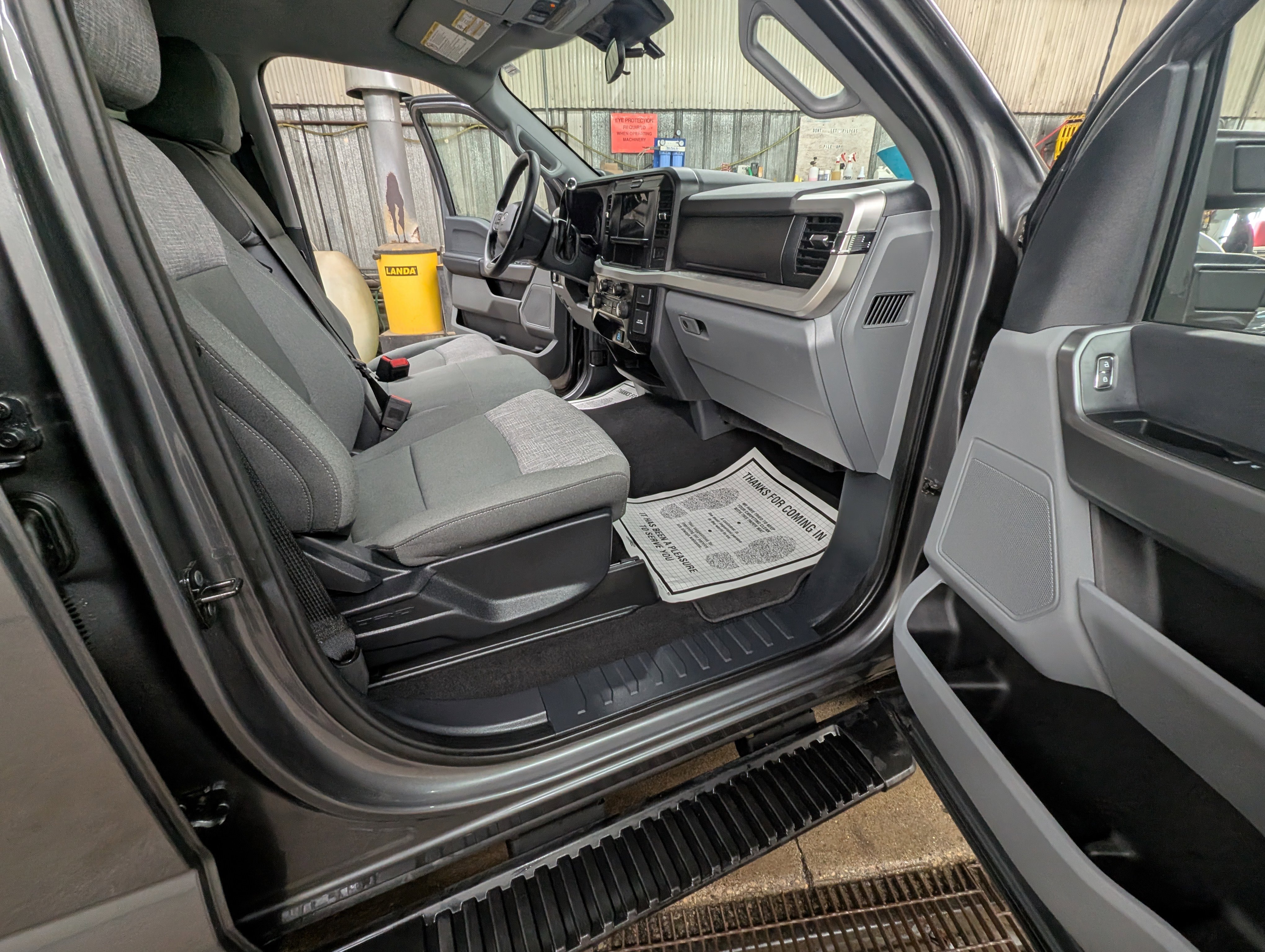 Used 2025 Ford F250 XLT AWD/4WD image 5